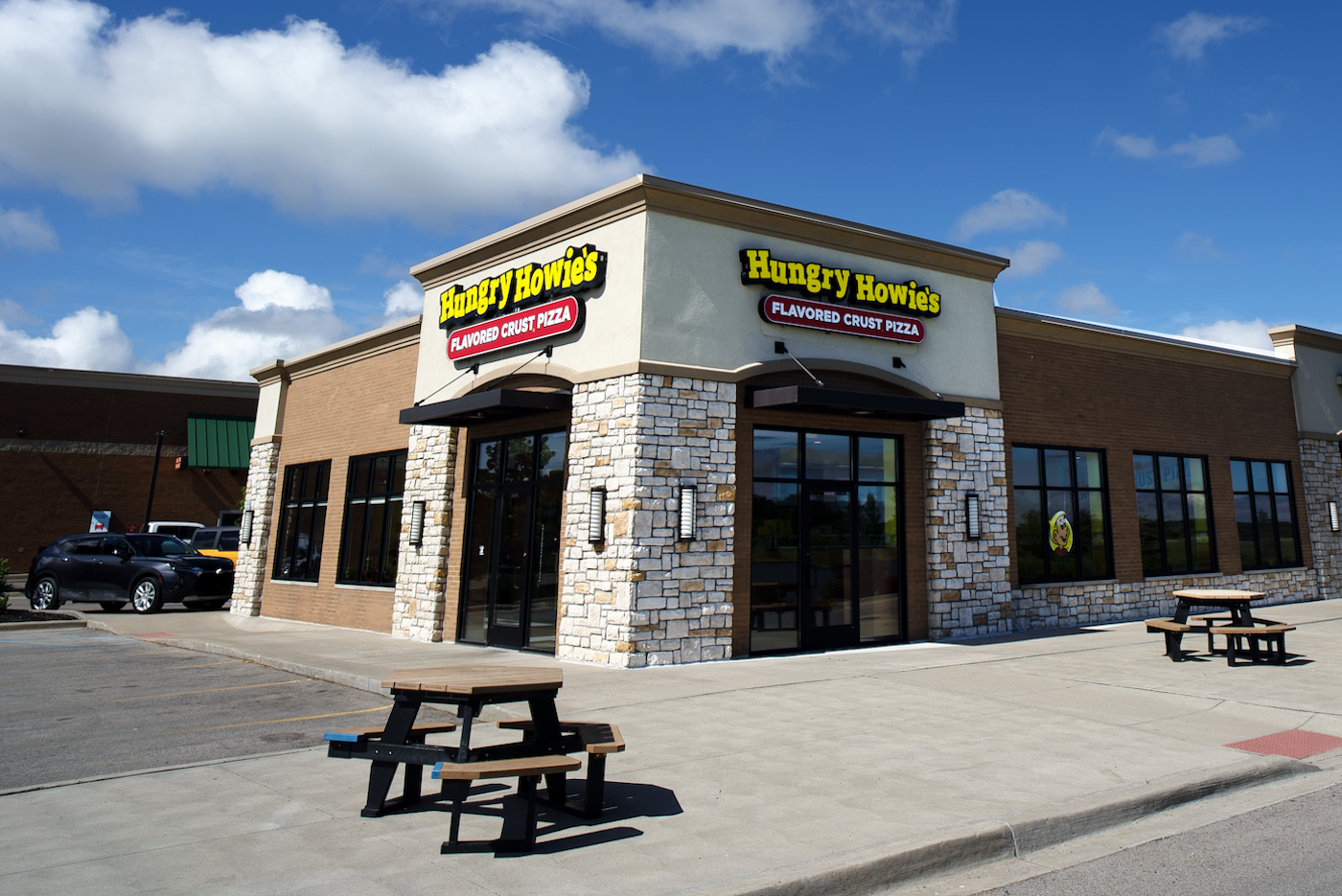 Hungry Howie's Location Exterior