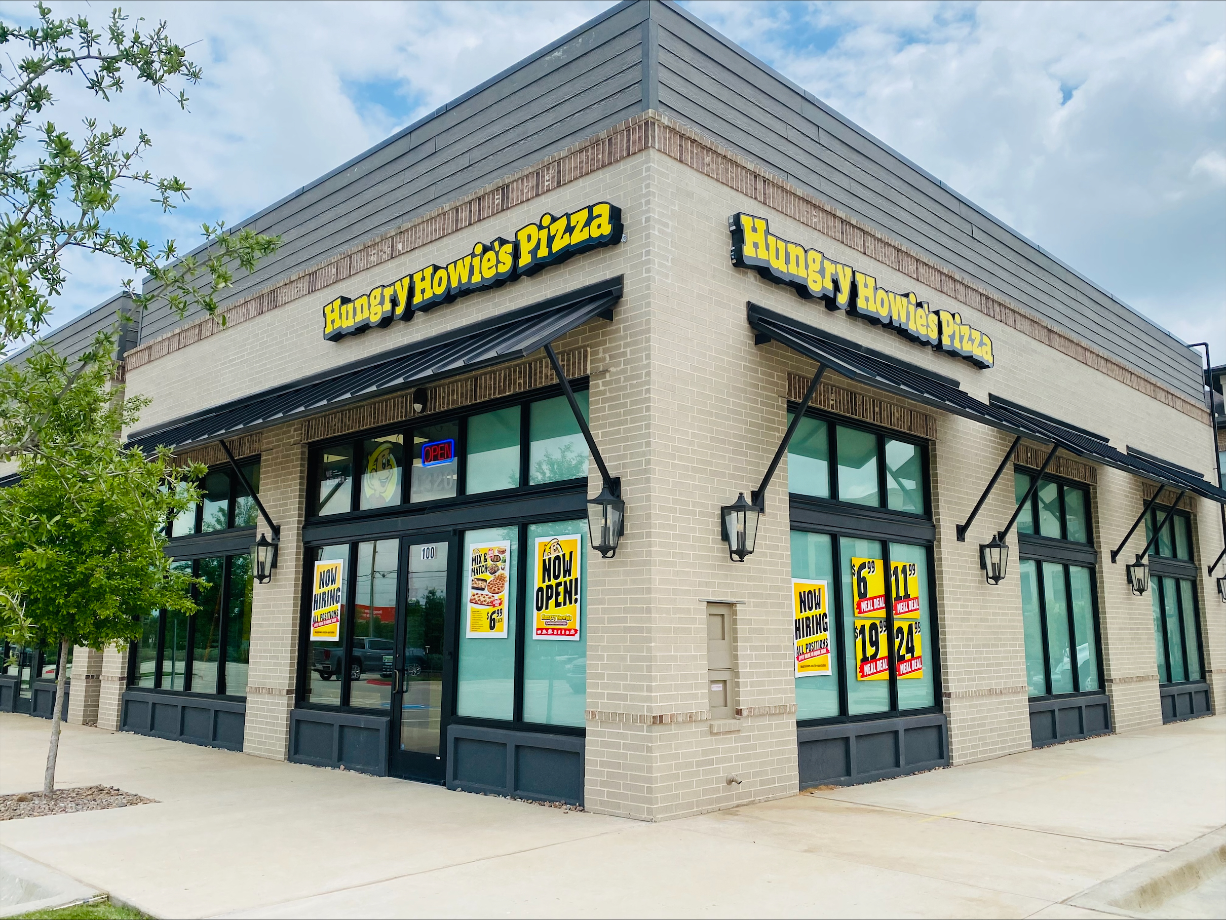 Hungry Howie's storefront